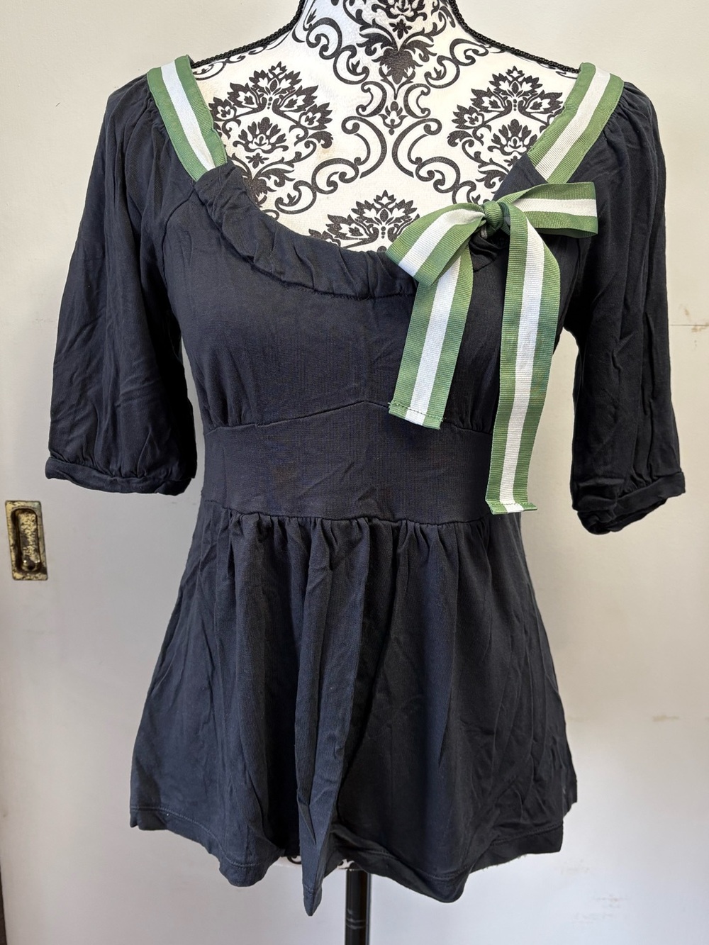 Anthropologie Ric Rac Navy Blue Scoop-Neck Top with Green-Stripe Grosgrain Bow M